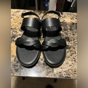 Time and Tru Memory Foam Women’s Size 9 Sandals